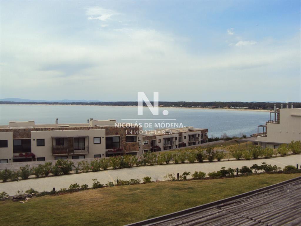 Apartamento en venta de dos dormitorios en Punta del Este