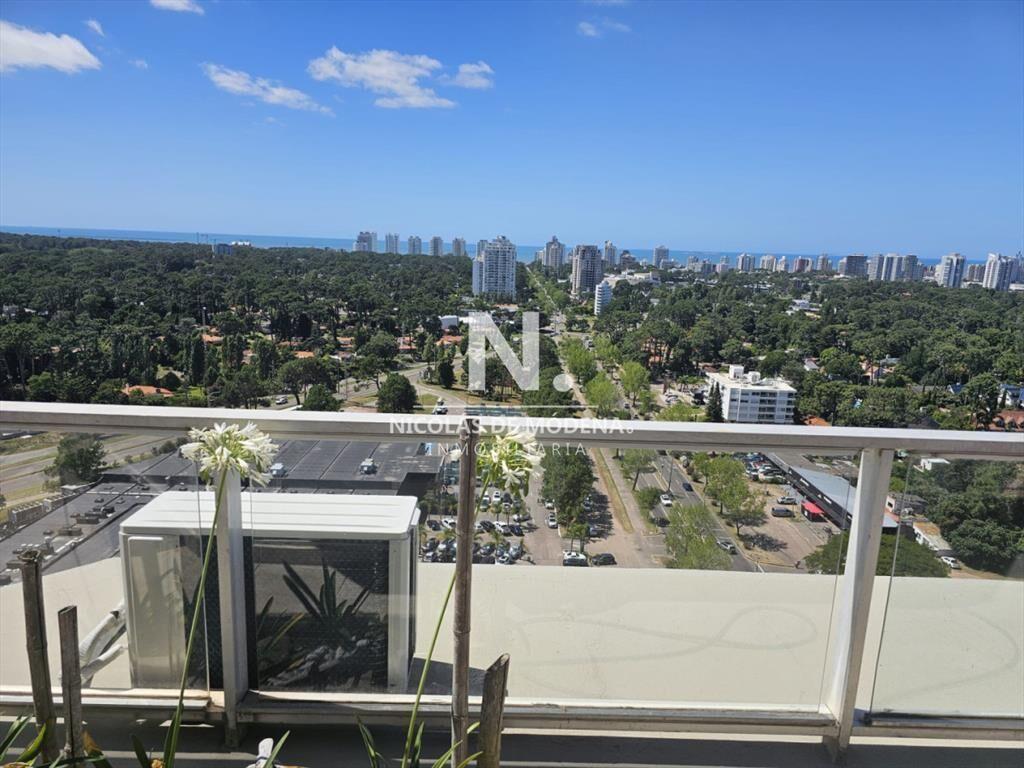 Vende departamento Penthouse de 4 dormitorios en