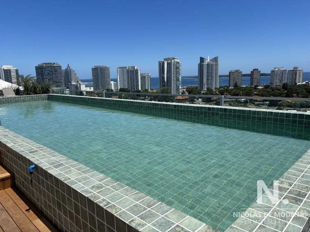 apartamento moderno de 1 dormit. y medio en view, Punta del