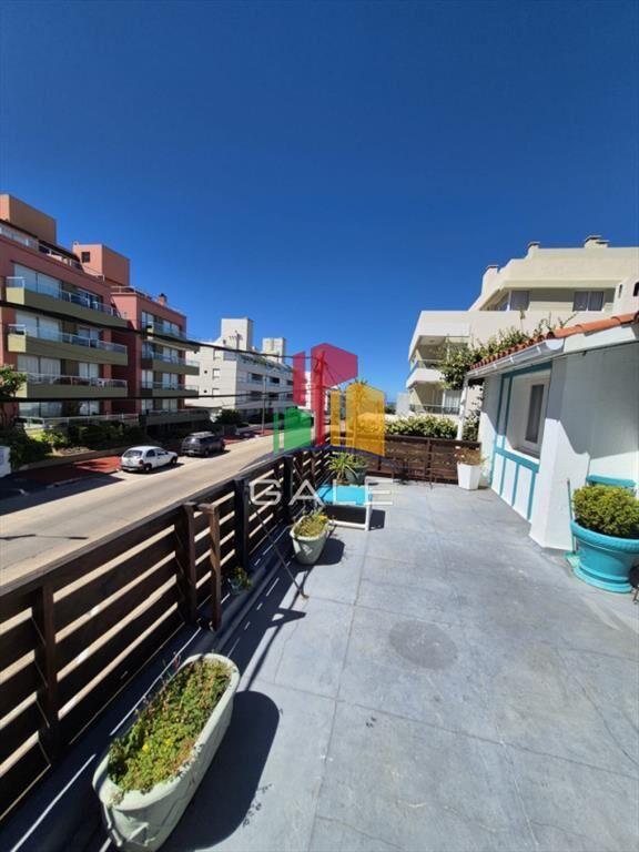 Casa de dos dormitorios en alquiler anual en del
