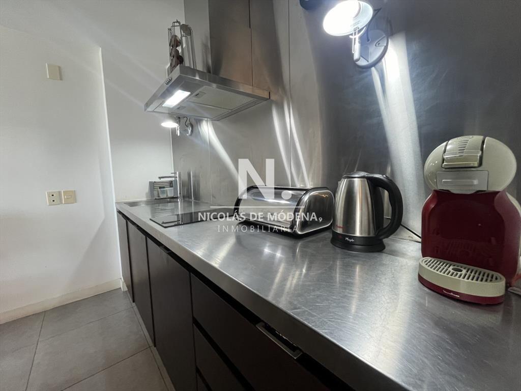 Piso intermedio de 2 dorrmitorios en venta en Torre Yoo