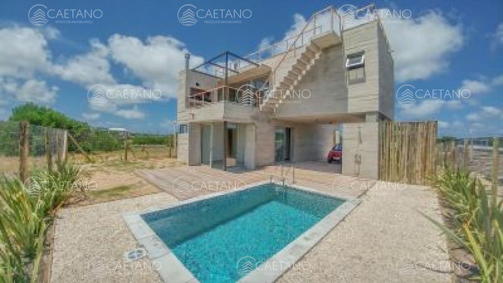 Casa en venta de 3 dormitorios frente al mar en