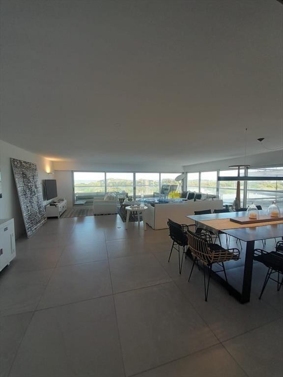Apartamento de 3 dormitorios en Silente , Punta ,