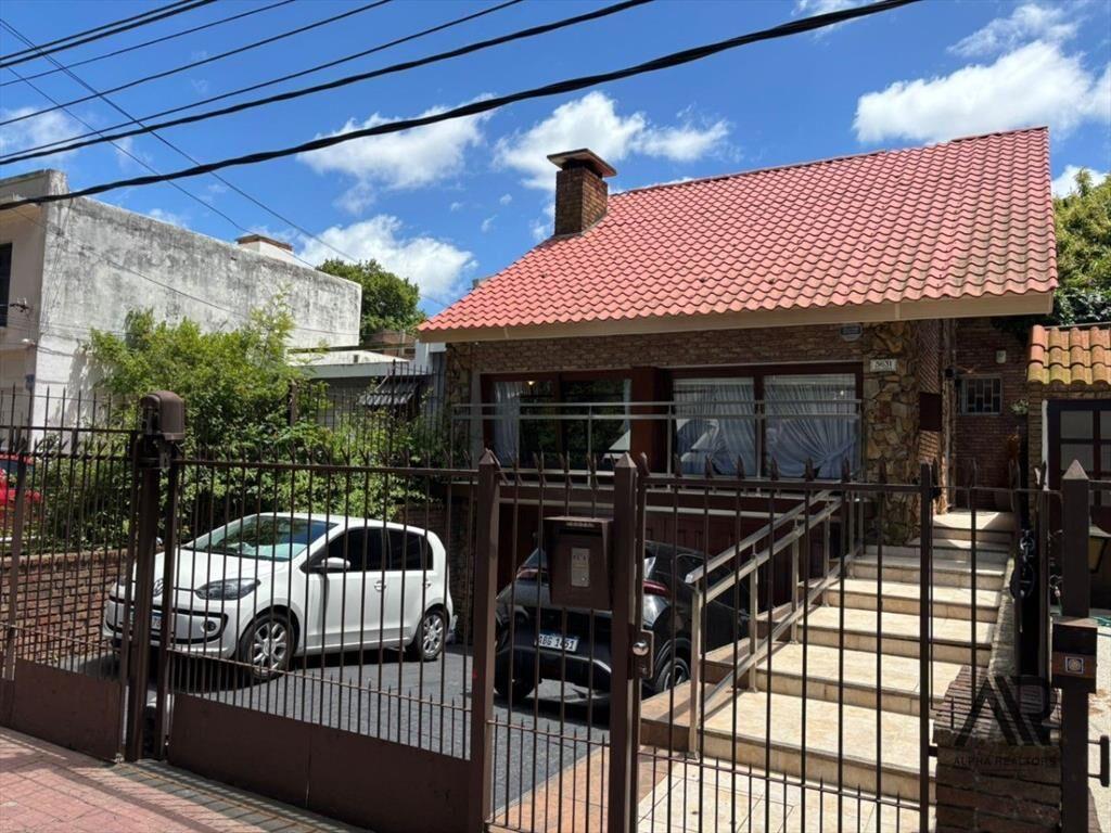 Casa en venta de 4 dormitorios c/ cochera en Punta Gorda