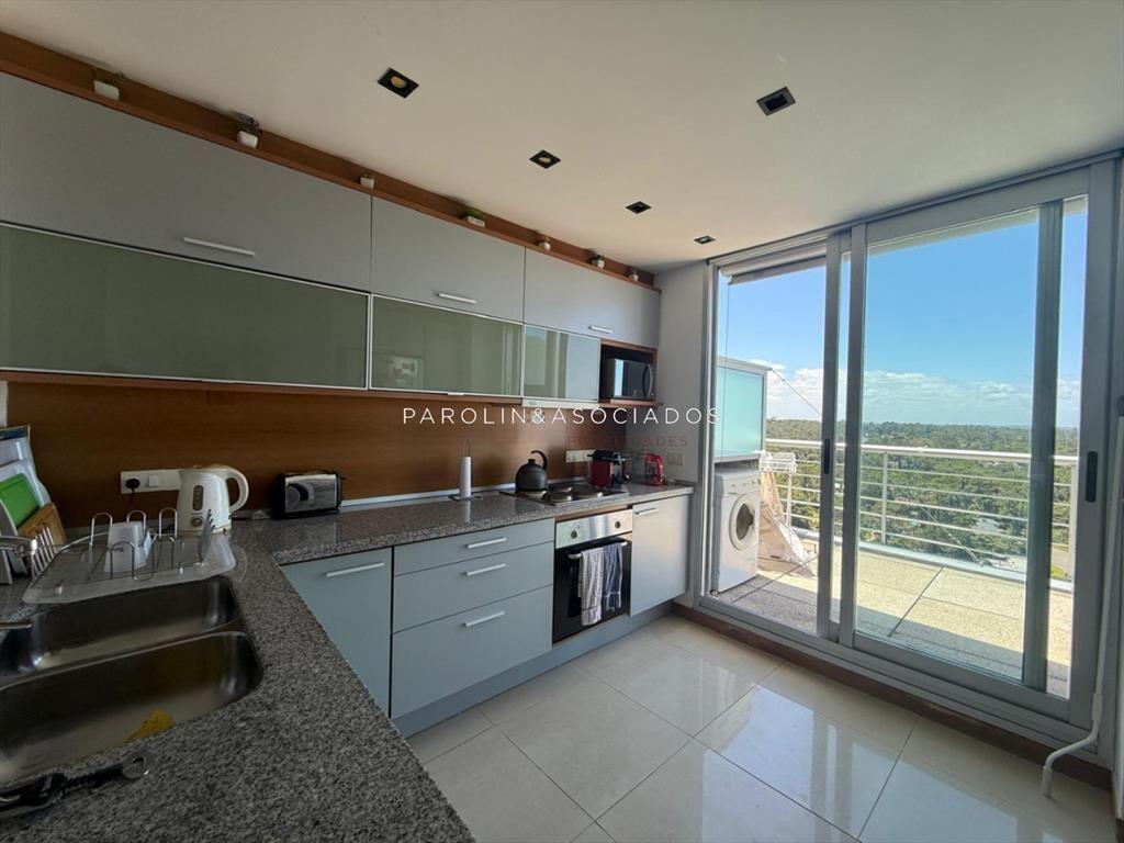 Penthouse en Venta de 3 Dormitorios en Edificio