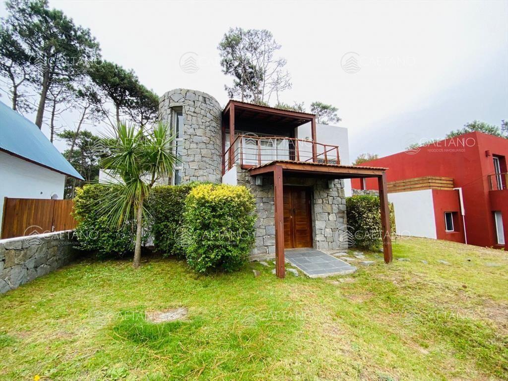 CÃ³moda y luminosa casa de tres dormitorios en Montoya