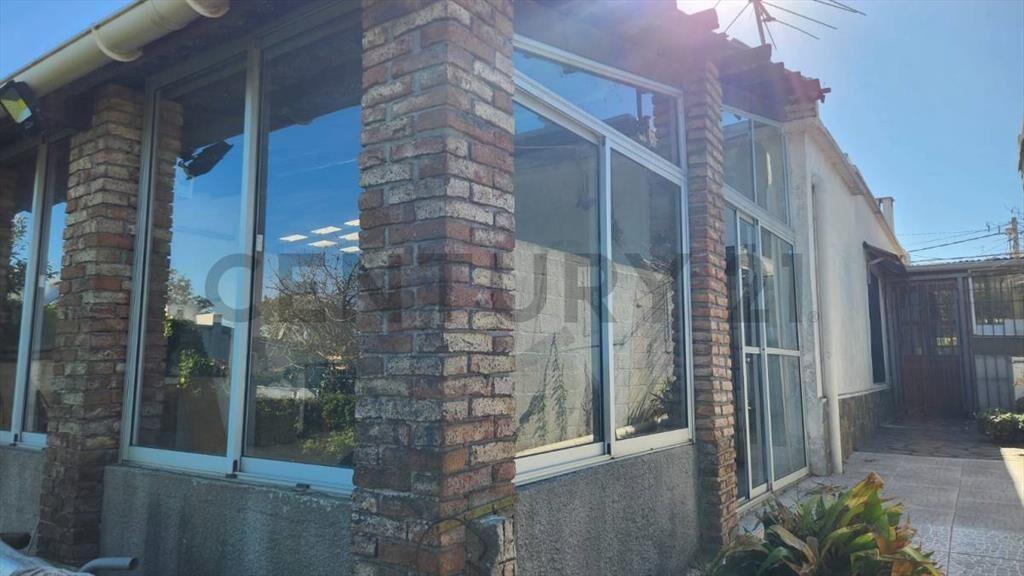 Venta de gran casa en el Cerro de Montevideo a 1 cuadra d...