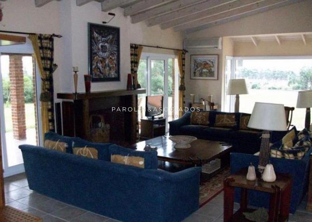 CHACRA EN VENTA DE 4 DORMITORIOS EN LA BARRA