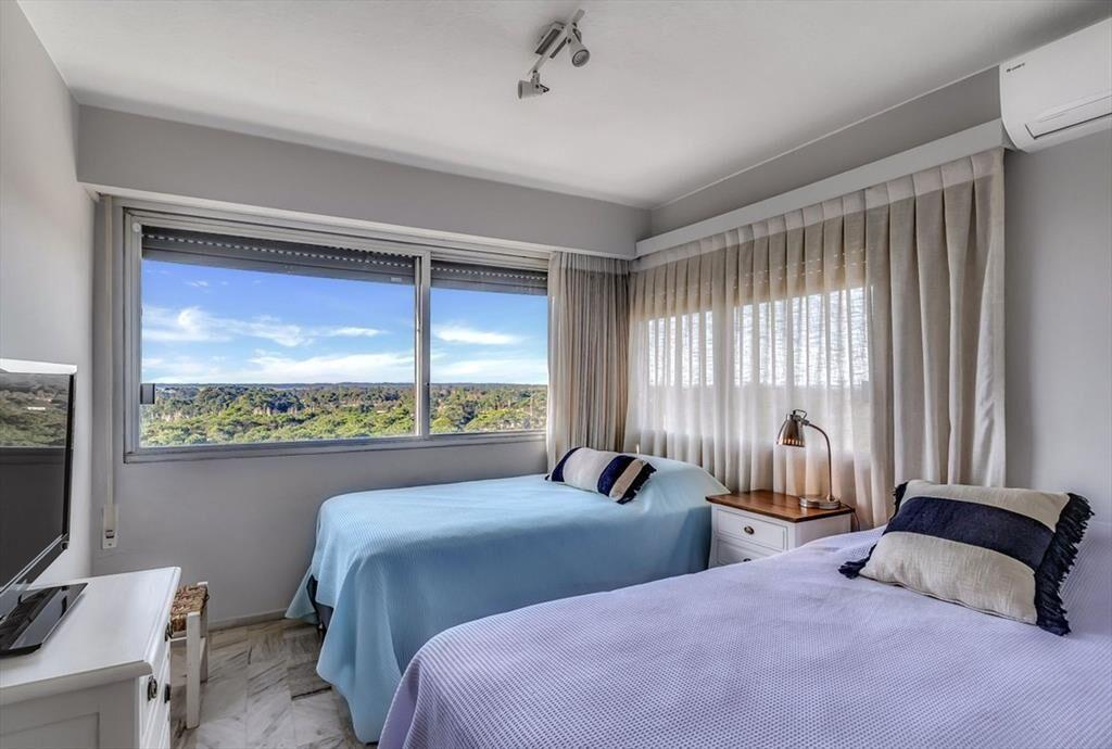 VENTA APARTAMENTO 4 DORMITORIOS PUNTA DEL ESTE