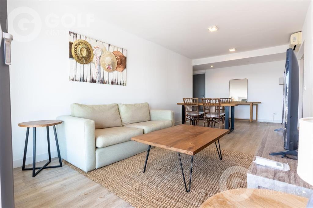Alquiler de apartamento de 2 dormitorios con muebles y coch