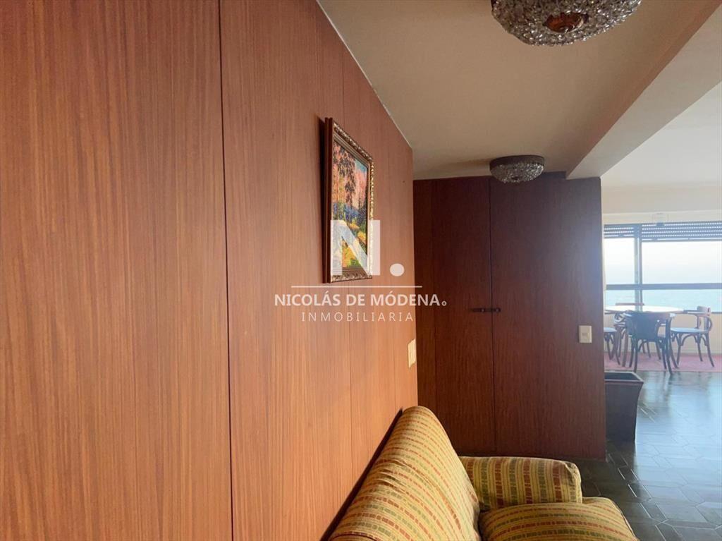 Vende apartamento con vista al mar de 3 en Punta
