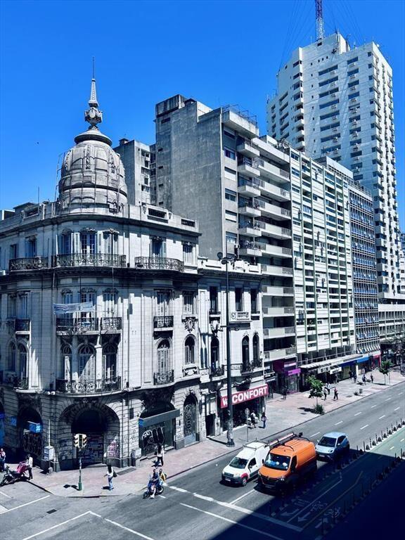 VENTA EDIFICIO TRES PISOS DE OFICINA EN 18 DE JULIO