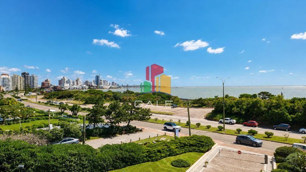 Departamento de 3 dormitorios en venta en Coral