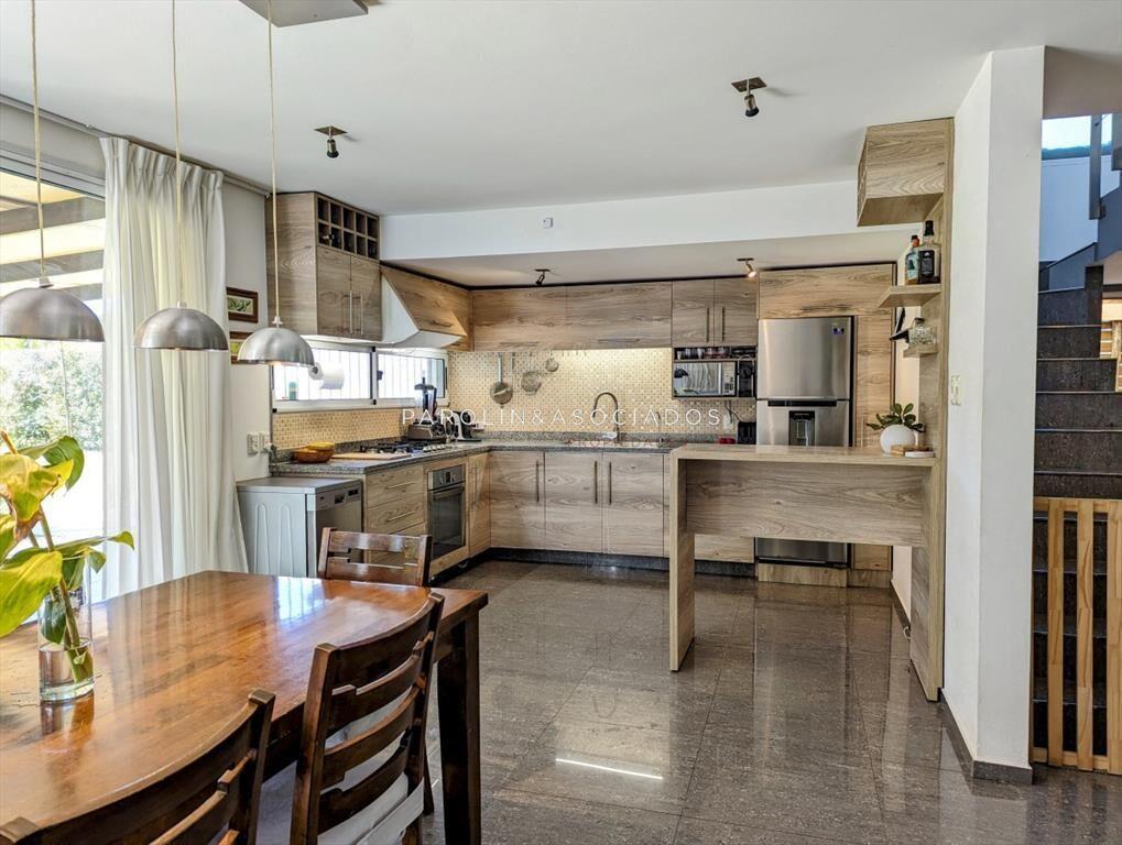Hermosa casa en venta de 4 dormitorios en Punta