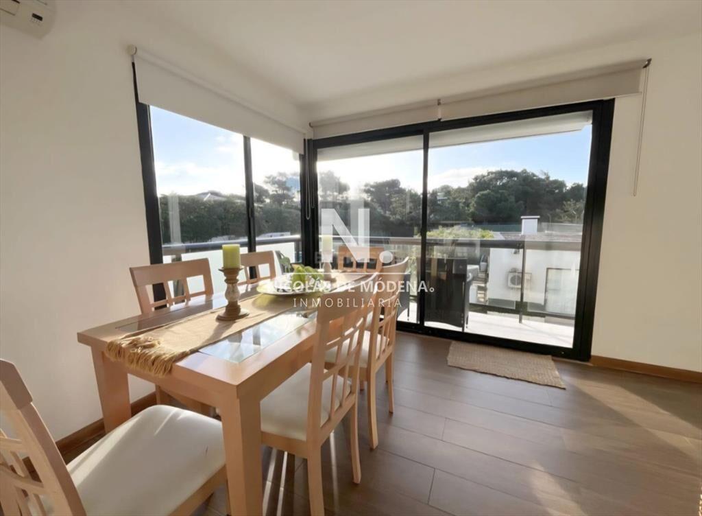 En venta apartamento duplex en Playa Brava, con