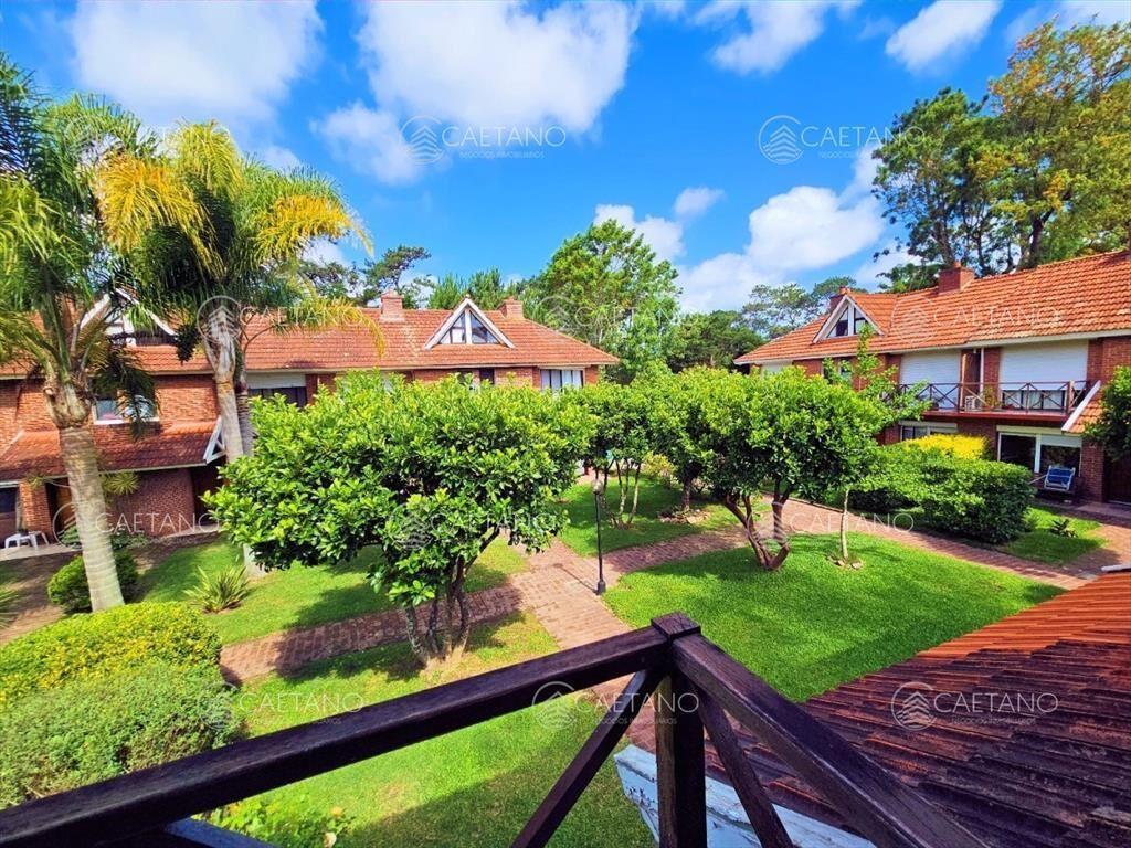 VENTA CASA EN COMPLEJO CON PISCINA PUNTA DEL ESTE