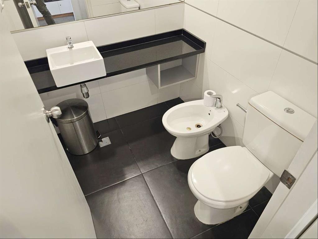 - VENTA con RENTA - OFICINA - CIUDAD VIEJA - 20% de RENTA B
