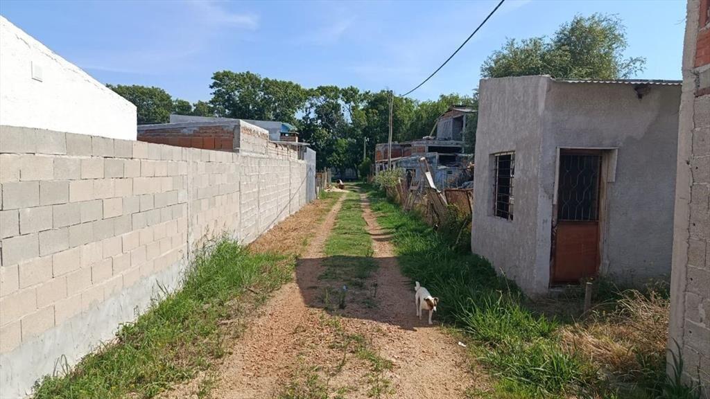 Venta de terreno con construcción en Empalme Olmos
