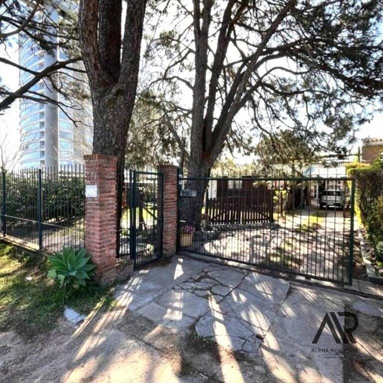 Excelente Casa En Barra De Carrasco 5 Dormitorios.