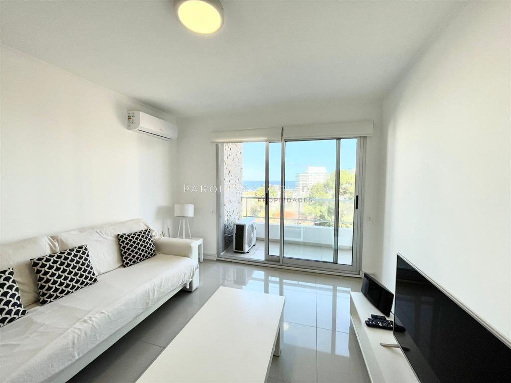 Apartamento de 3 dormitorios en venta en edificio