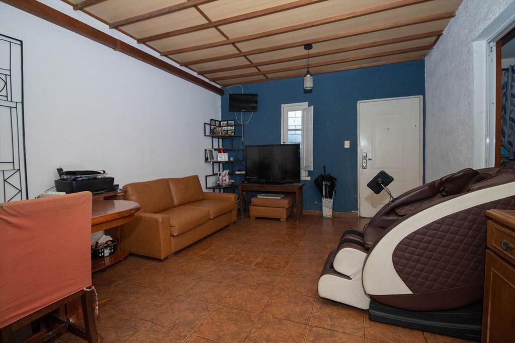 Venta Dos Galpones y dos casas en un padrón