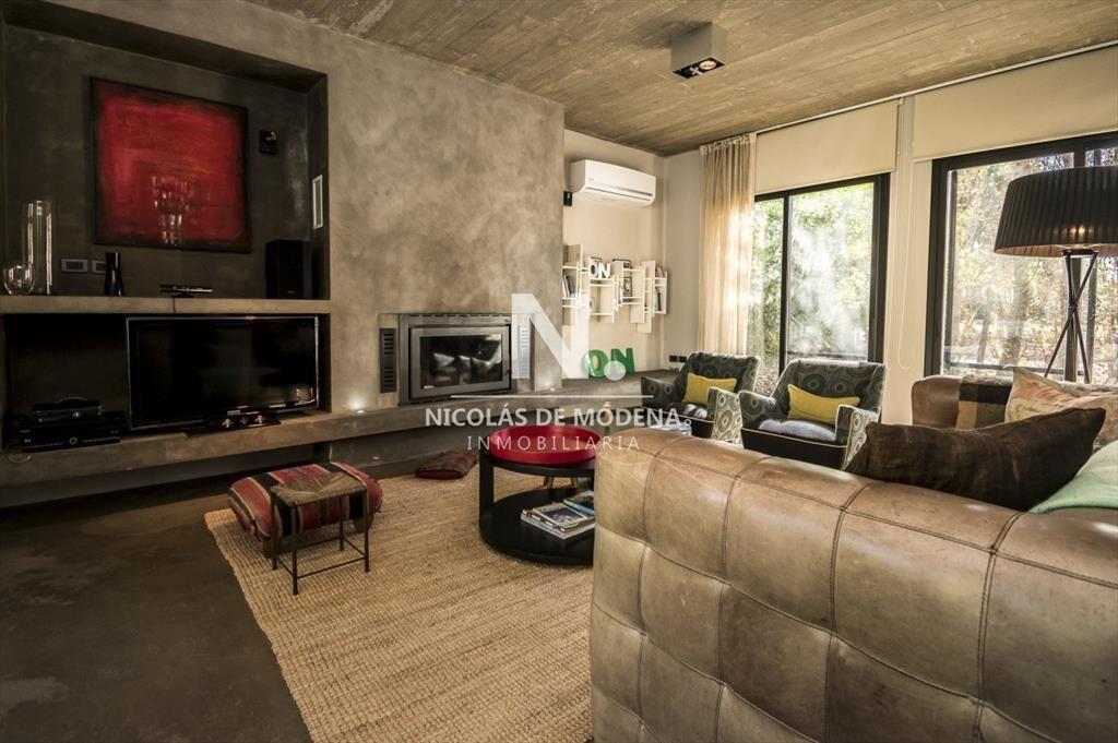 Excelente casa de estilo Minimalista en Barrio La