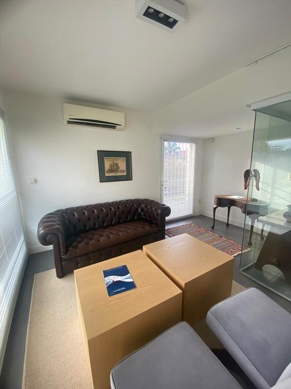 Casa en Carrasco 3 dormitorios y 3 oficinas. Para familia n