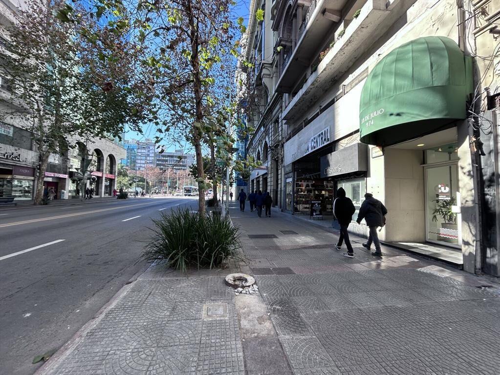 Alquiler local comercial sobre Av 18 de Julio