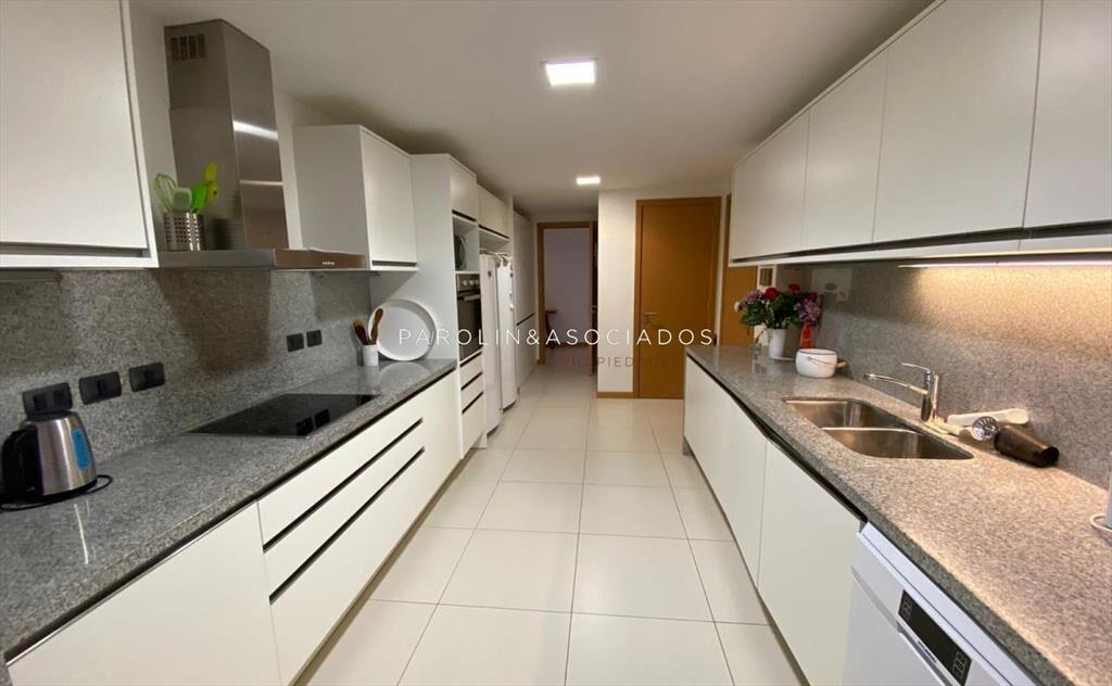 Apartamento en venta de 3 dormitorios en edificio