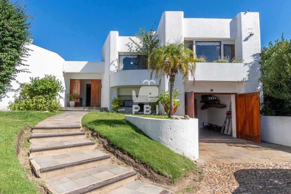 Alquiler temporario de Casa 4 DORMITORIOS en Punta Ballena,