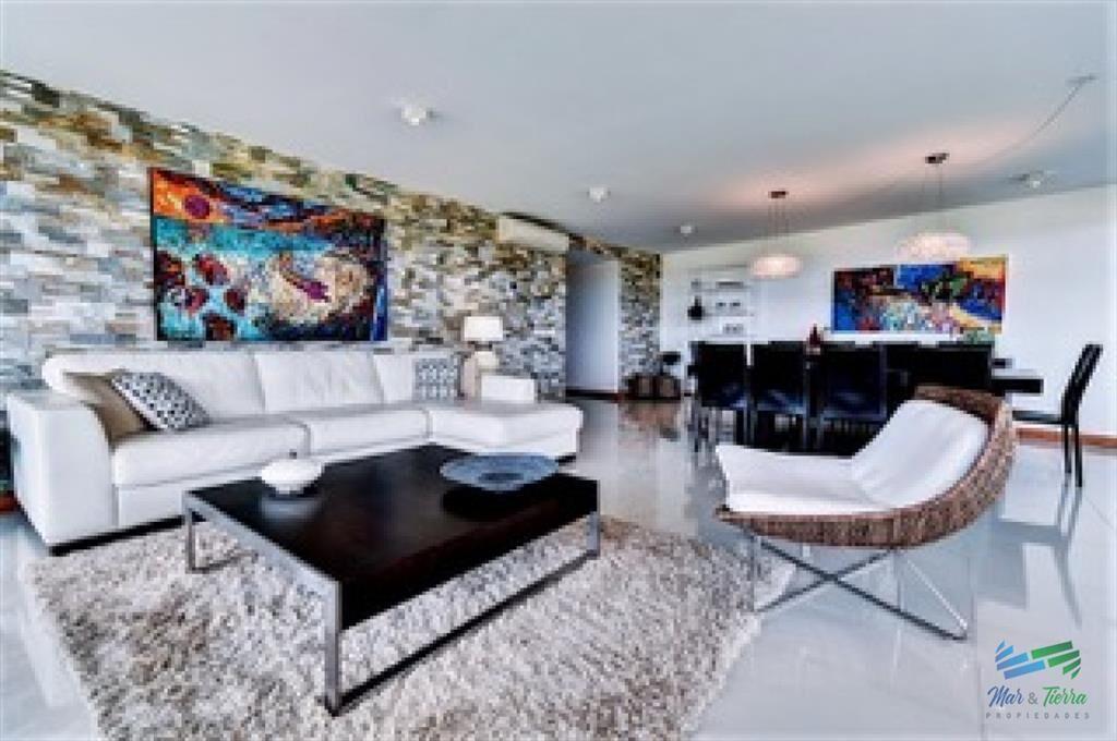Vendo apartamento 4 dormitorios en primera línea