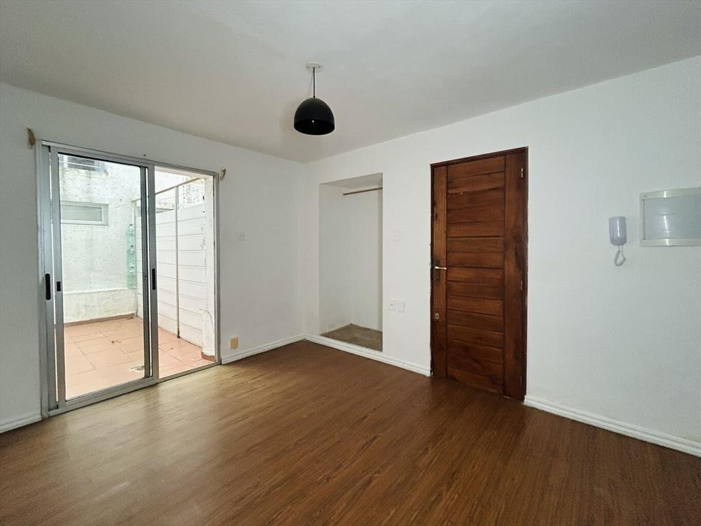 Alquiler apartamento monoambiente con patio en villa muñoz