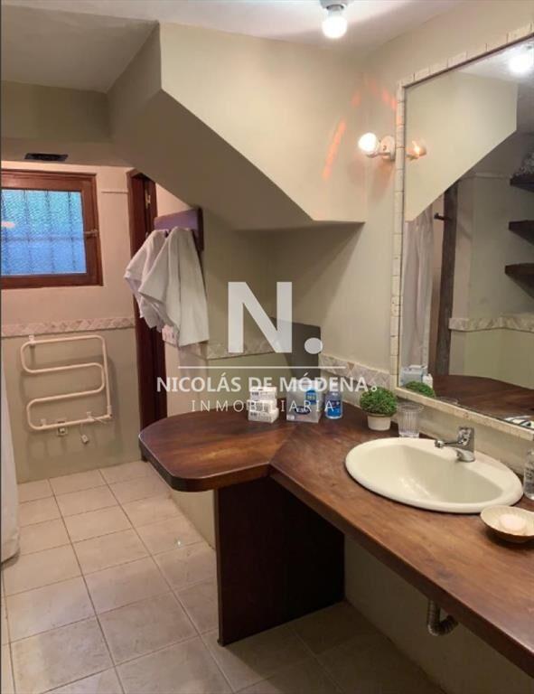 Vende impecable casa, de 3 dormitorios, con en