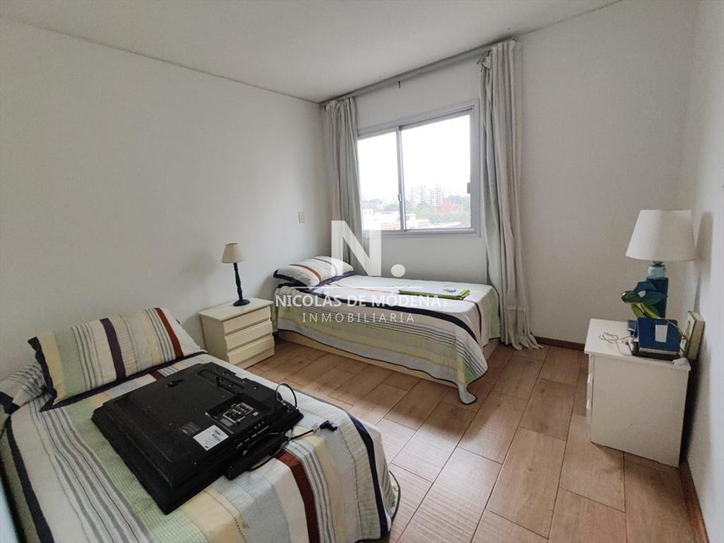 Apartamento en venta 2 dormitorios y servicio en