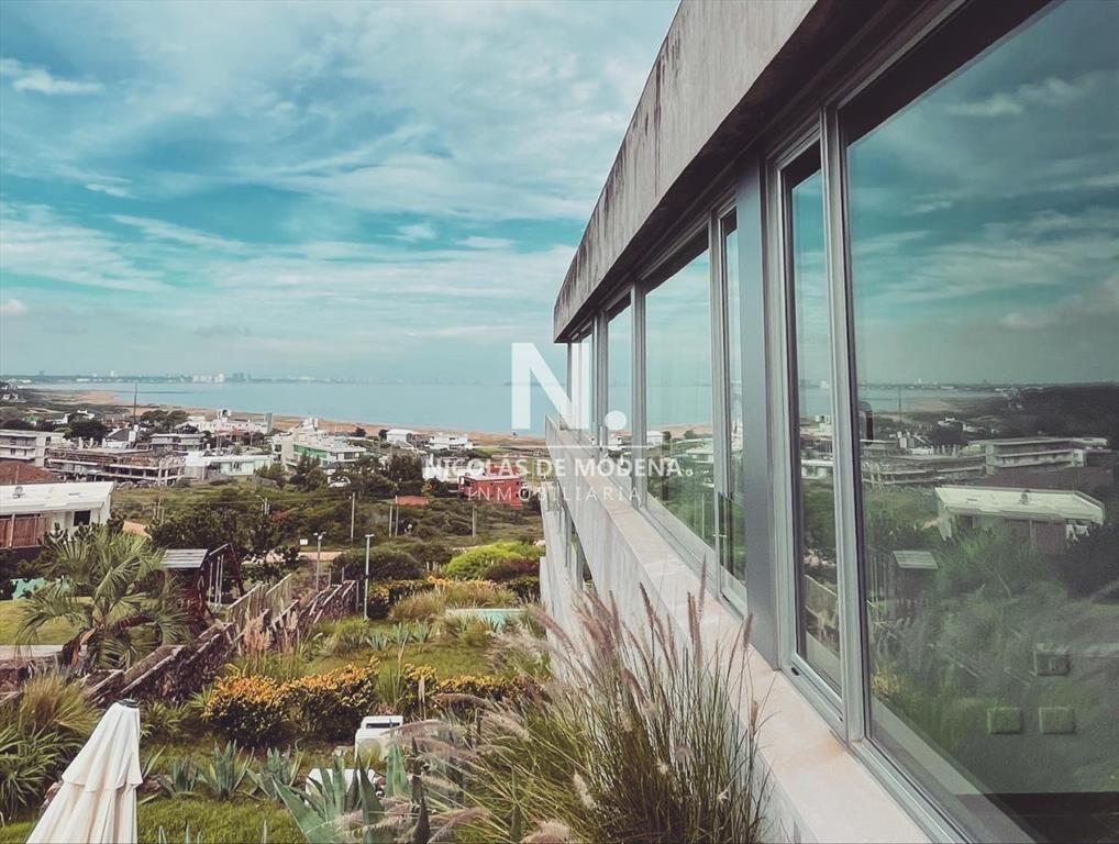 VENTA DE LOFT ESPECTACULAR EN PUNTA BALLENA