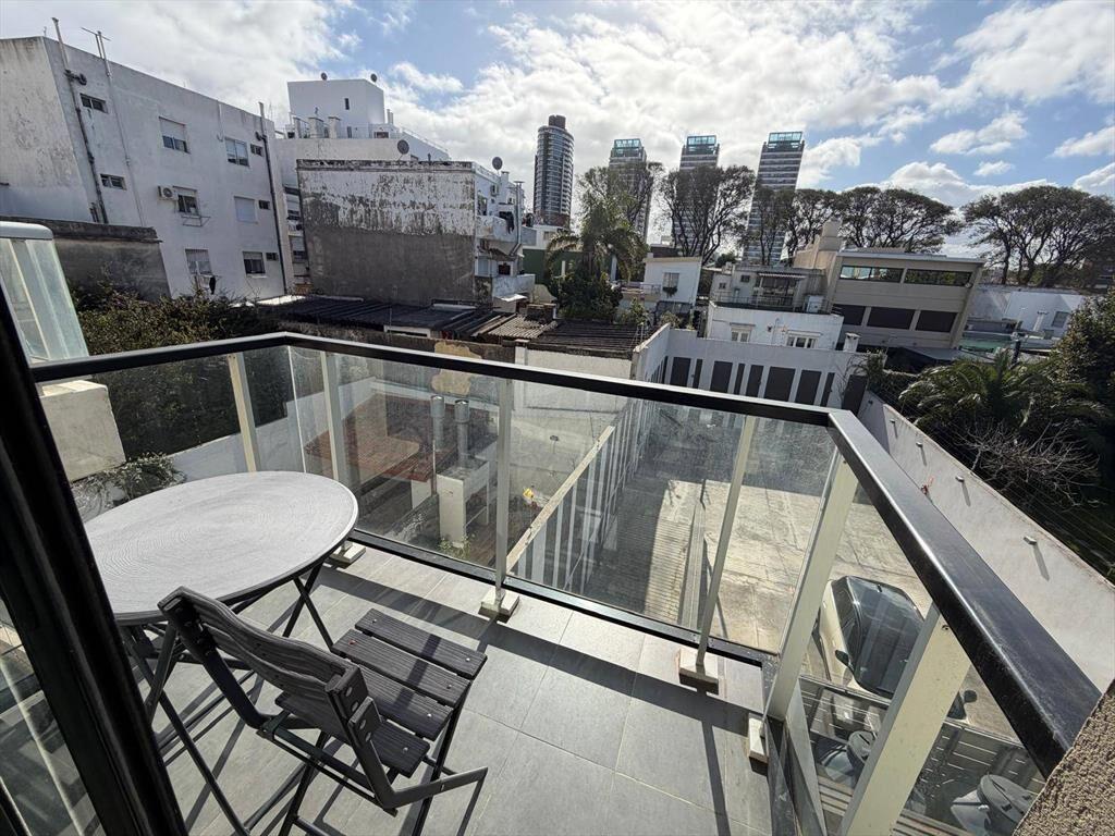 Alquiler de Apartamento en Rambla República de Chile con Mue