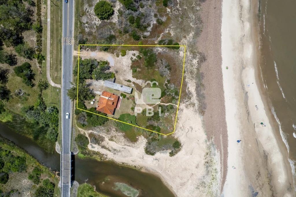 Casa en primera lÃ­nea al mar - Ref : PBI1129