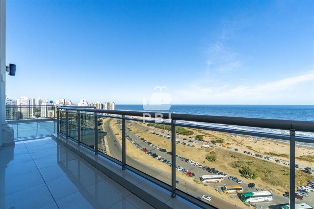 Penthouse premium frente al mar en Playa Brava: y