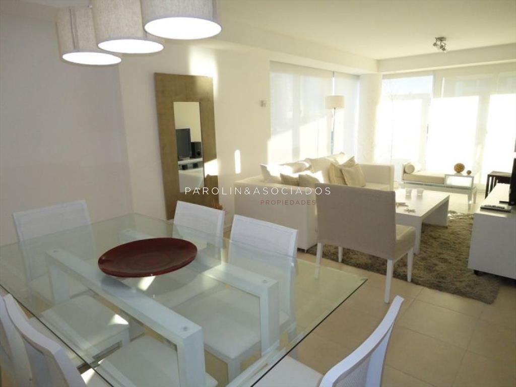 Apartamento en venta de 3 dormitorios en zona del