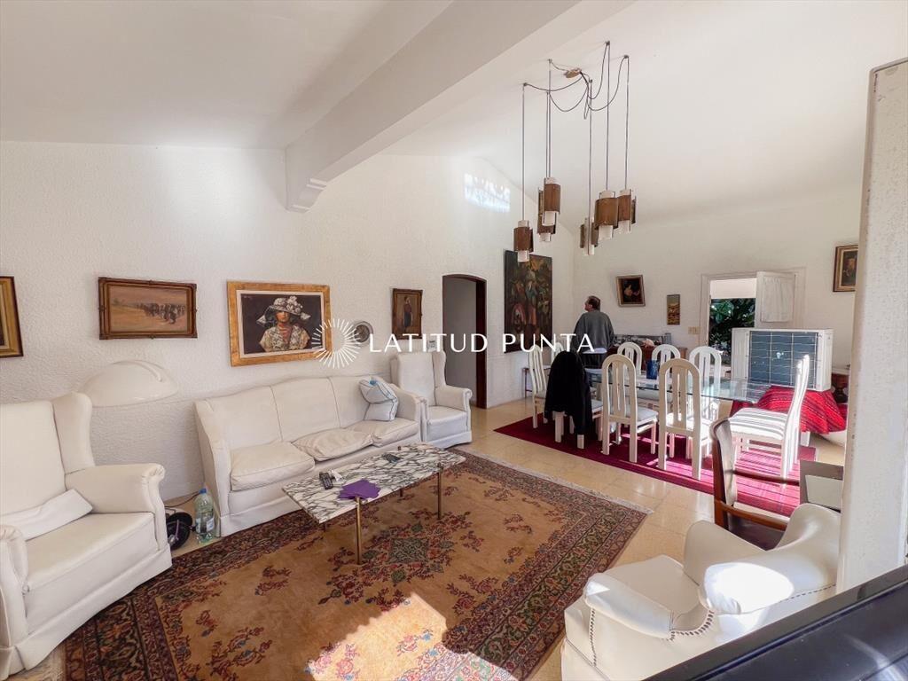 Casa entre Roosevelt y la mansa a la venta.