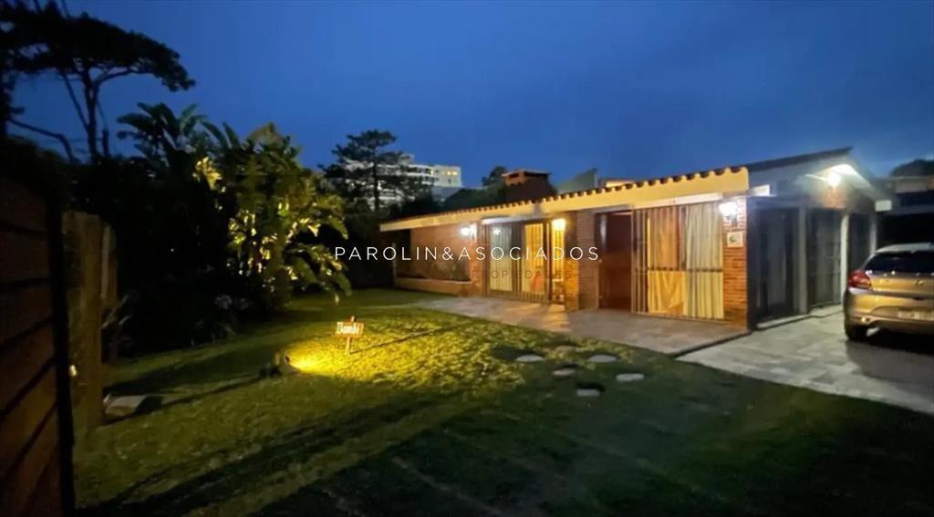 Alquiler Temporario de Casa con 4 Dormitorios en