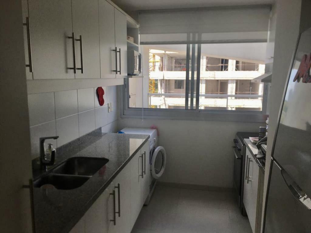 Apartamento con buena terraza, de dos dormitorios y dos baÃ
