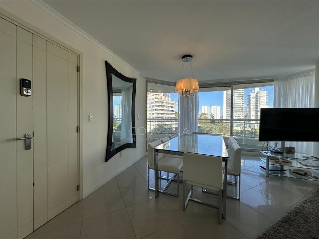 Hermoso apartamento en venta de 3 dormitorios y