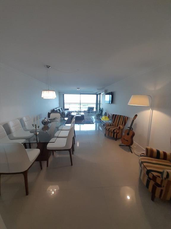 Apartamento en venta de 3 dormitorios en Punta ,