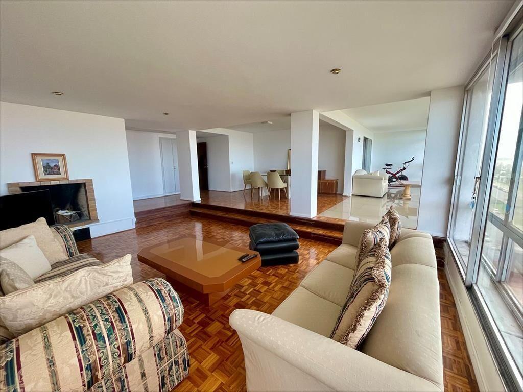 Venta Apartamento 3 dormitorios 2 garages Rambla Punta Car