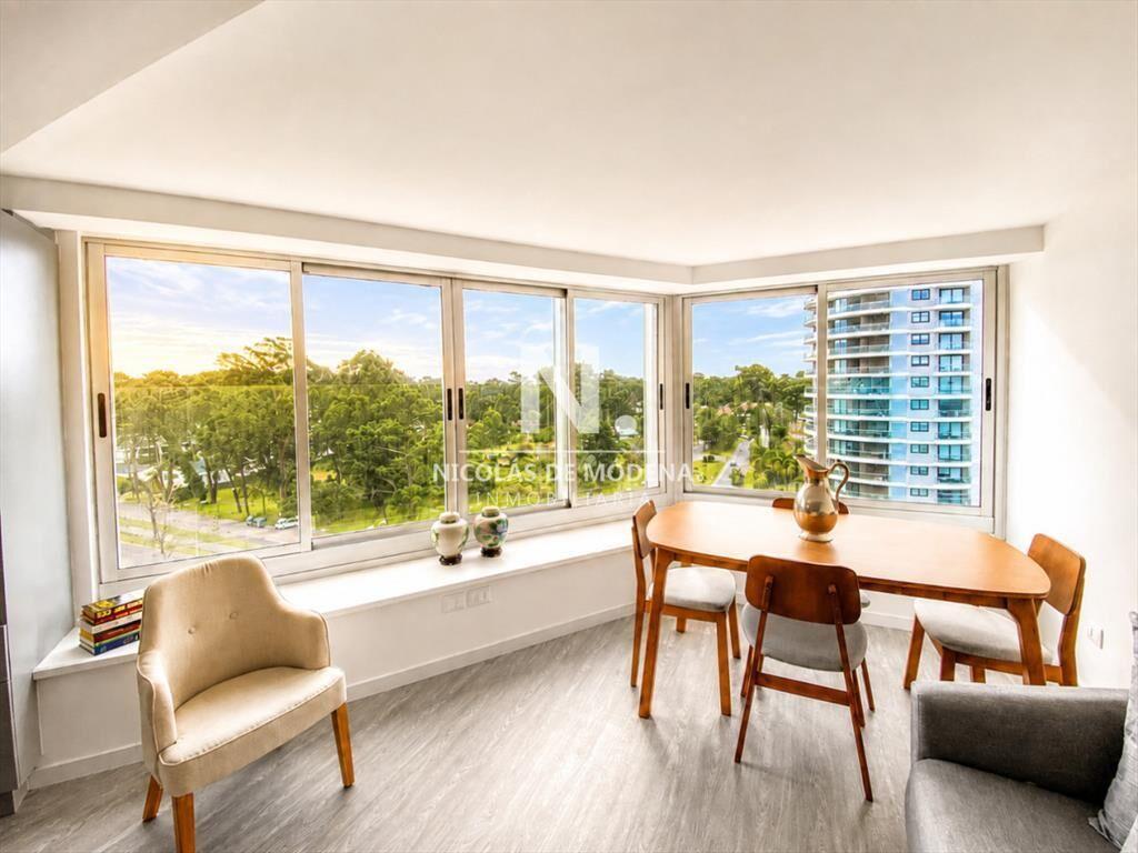 Cómodo Departamento sobre  Roosevelt en venta.