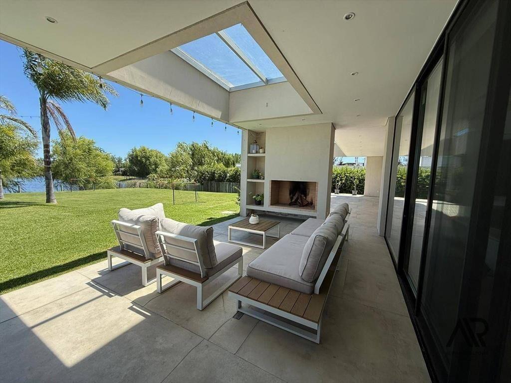 Casa en venta c/ cochera en Viñedos de la Tahona