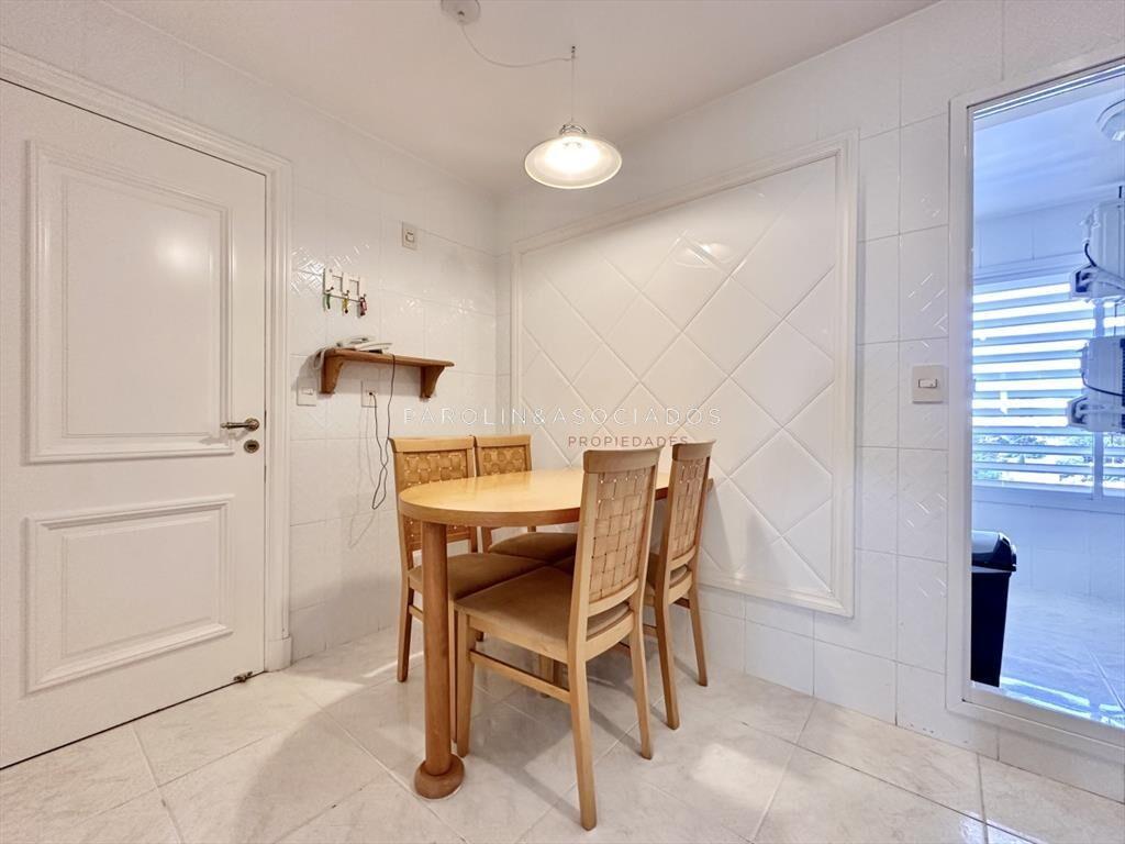 Apartamento en venta de 3 dormitorios en primera fila en Co