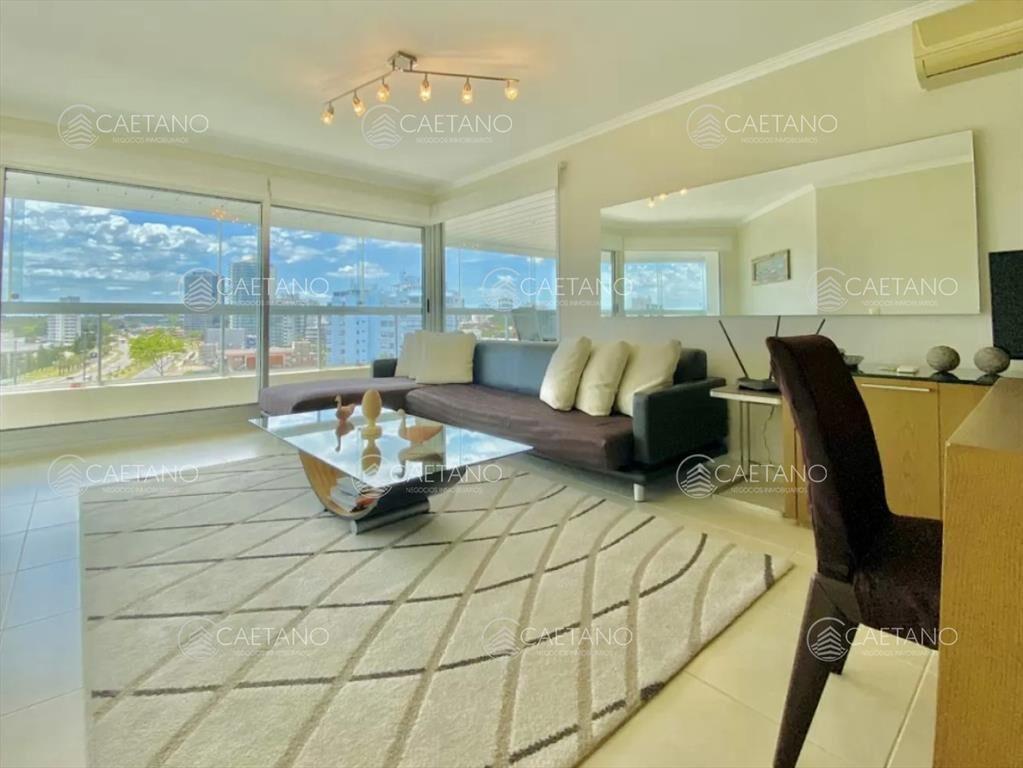 Apartamento en alquiler anual y temporal de tres dormitorio