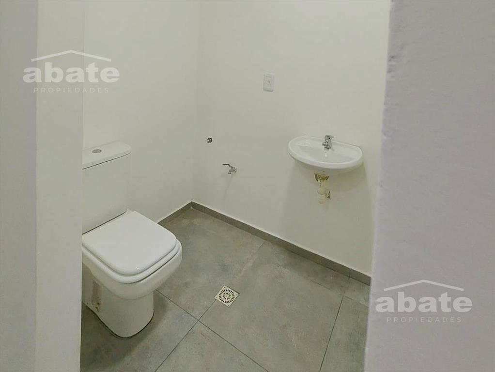Local comercial en Venta con Renta. Av. Rivera entre Simón
